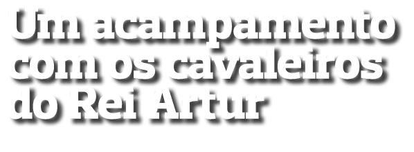 Um acampamento com os cavaleiros do Rei Artur